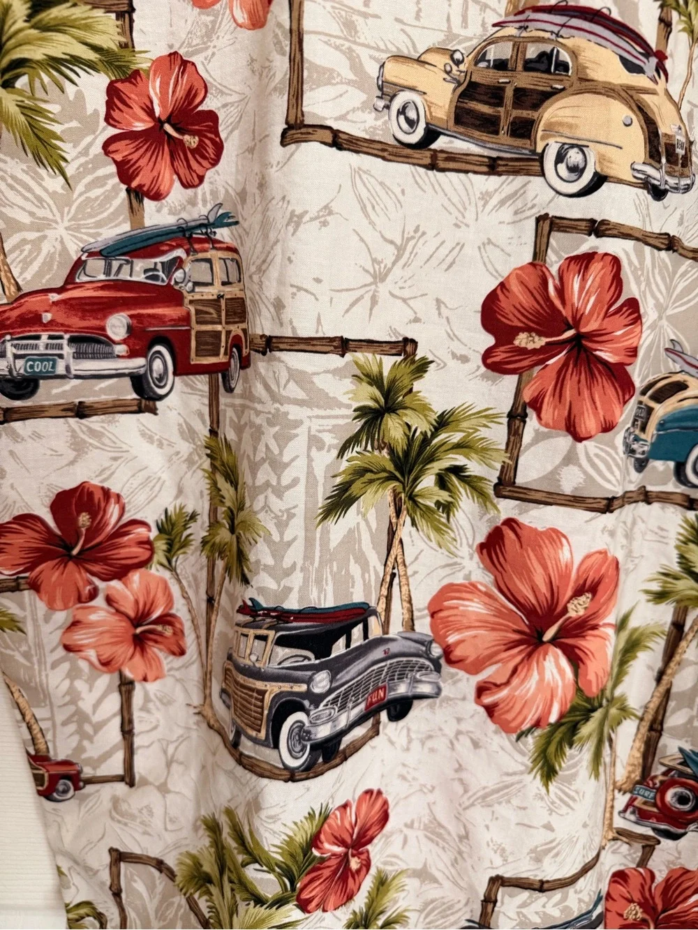 Vintage Islands Fine Burgers & Drinks Hawaiian Aloha Shirt - Size XS.